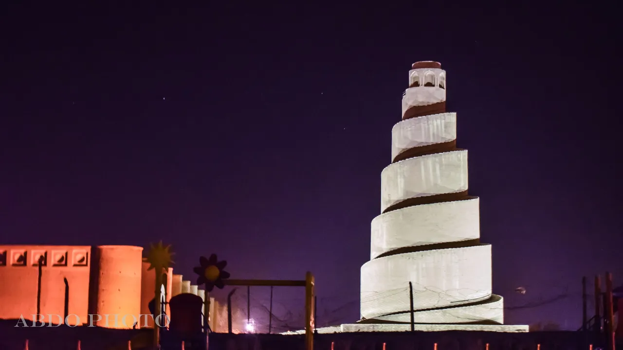 The spiral minaret of Samarra, the Abbasid capital's great mosque. (Wikimedia Commons)