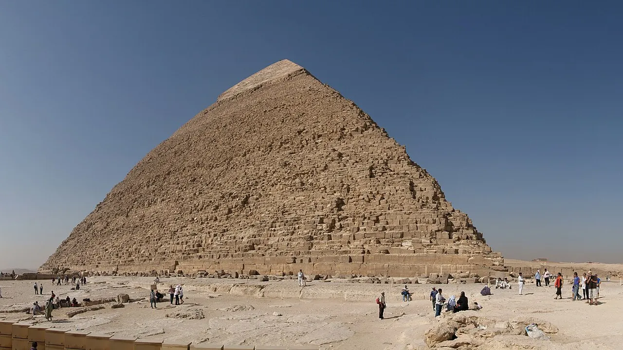 The pyramids of Giza, tombs of the Old Kingdom pharaohs. (Wikimedia Commons)
