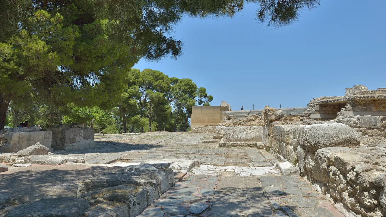 The palace of Knossos on Crete, center of the Minoan world. (Wikimedia Commons)
