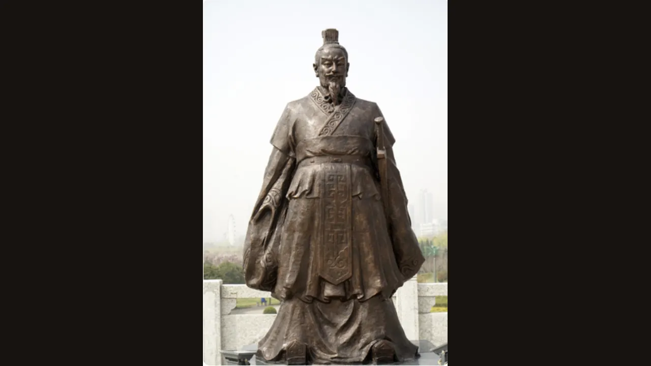 Modern statue of Han Feizi (Wikimedia Commons, CC BY-SA)