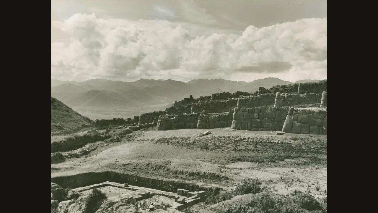 Inca stonework at Sacsayhuaman, raised in the age of Pachacuti (photograph via Wikimedia Commons)